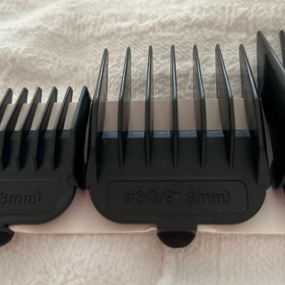 Brand new extra clipper combs, various sizes, see photos